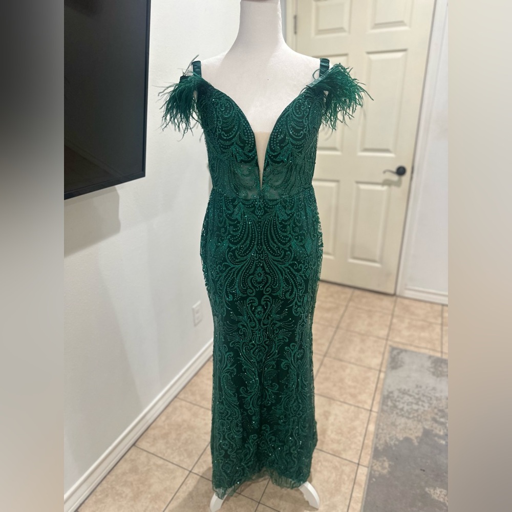 Stunning Green Prom Dress with Elegant Detailing